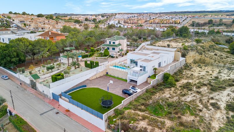 Foto 5fd69d62-b7ac-4f67-b6a7-eb7643ee6c05. Casa amb piscina a Almoradí