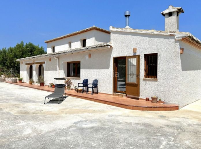 Foto 45a650a0-70ec-4a04-92e0-d1cf502d87f9. Casa amb xemeneia a Teulada