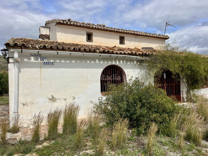 Foto f5290880-daff-417b-839a-aee2888521a0. Masia amb xemeneia a Benissa pueblo Benissa