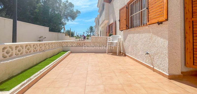 Foto 9066bd2d-c4a6-41c5-99bd-559ac72e8299. Casa adossada amb aparcament a Playa Flamenca Orihuela