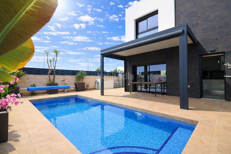 Foto 135ad9ff-e405-4197-9610-722cf9999e72. Casa amb piscina a Benijófar