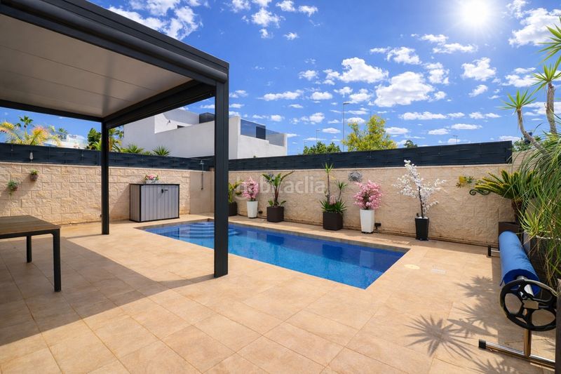 Foto 4bef5a19-cd7c-4dde-812d-ea8862615a4b. Casa amb piscina a Benijófar