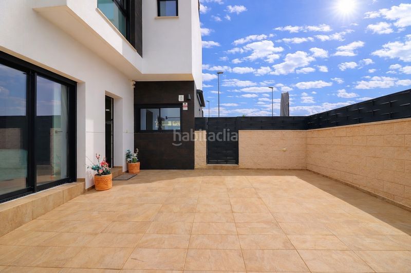 Foto f2d43b4e-0bef-4eb9-b348-3a67aba66df2. Casa amb piscina a Benijófar
