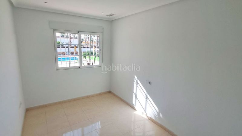 Foto bd52b39f-1b98-4a22-ae5d-f8bc54ae9895. Masia amb aparcament a Catral