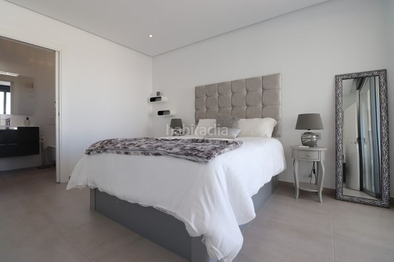Foto b9b625de-b53b-42fa-a64a-756912cf7c29. Casa amb piscina a Benijófar