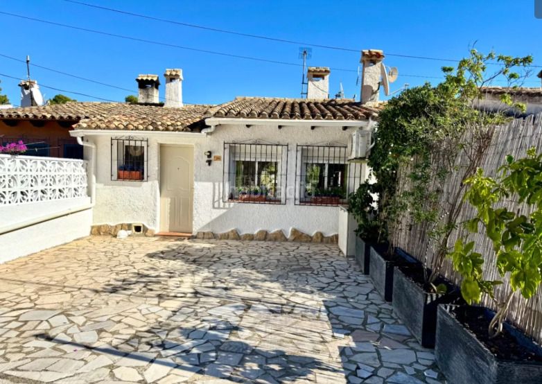 Foto 8ea5d5ca-868a-485e-ad85-a178e5f4e154. Semi detached house with parking in Pinar de Advocat-Cometa Moraira