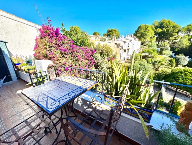 Foto a5ee62c0-593a-4f90-a59d-96aa1ab4baee. Semi detached house with parking in Pinar de Advocat-Cometa Moraira