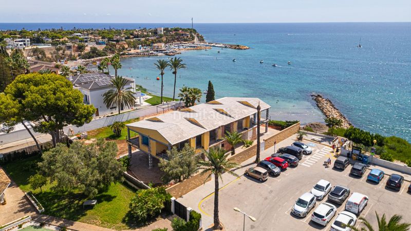 Foto b001d15c-ecaa-4ad9-b43f-dd71cd8389e1. Casa amb piscina a Cabo Roig Orihuela