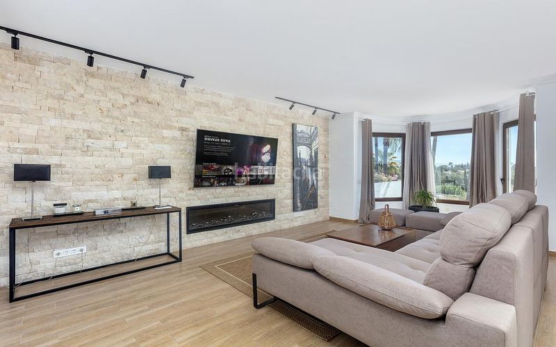 Foto 7a6a5b67-3ba5-4f8b-9e87-8ef3683cd3f2. Casa amb aparcament a Centro Estepona