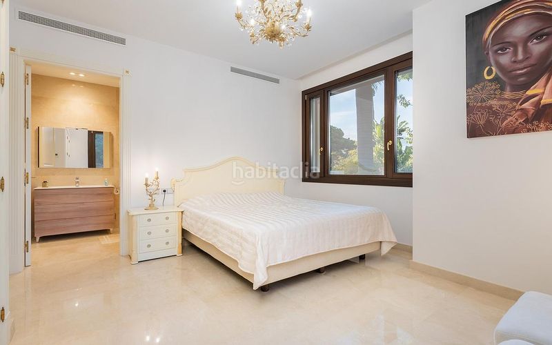 Foto ae382715-4ed5-454b-a9e9-74339a954f56. Casa amb aparcament a Centro Estepona