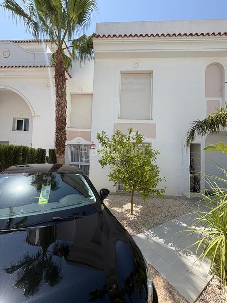Foto d74f8358-6726-4961-9e89-ef15b26ae44a. Casa a Benijófar