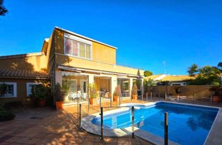 Casa adossada a Campoamor