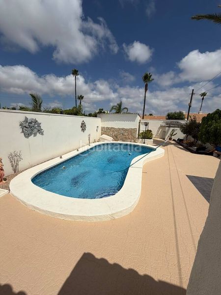 Foto 5196d2c8-c792-4912-bc37-77e0c6b878dc. Casa amb aparcament piscina a Cabo Roig Orihuela