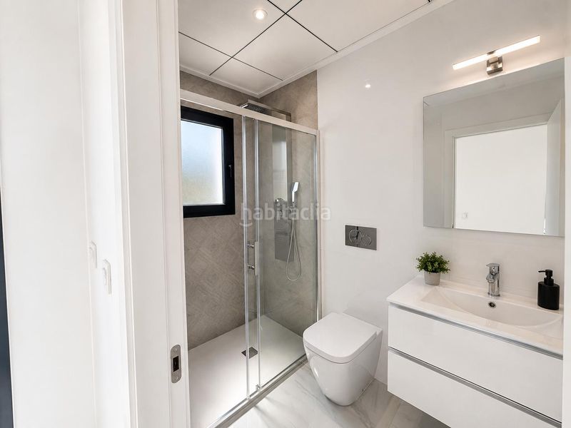 Foto c33f20cb-2ef7-401b-bf0f-63e0630995c0. Casa amb aparcament a Benimantell