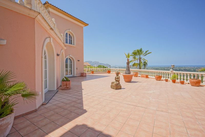 Foto c28b640f-0312-480c-a713-34dd5bd95bae. Casa amb aparcament a Centro Pedreguer
