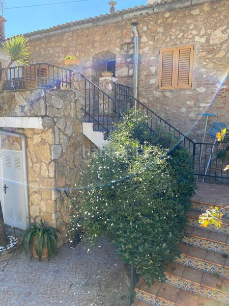 Foto 7a3cddbd-138c-465b-b793-f13b6ee191e4. Casa adossada a Barx