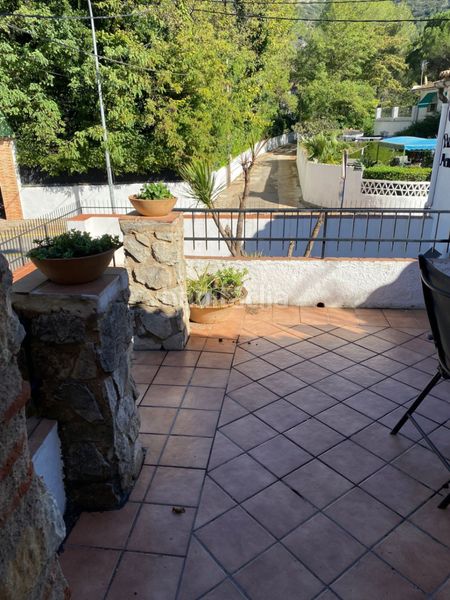 Foto 9e51c7b2-9778-4898-9b01-192c5e4bb4d8. Casa adossada a Barx