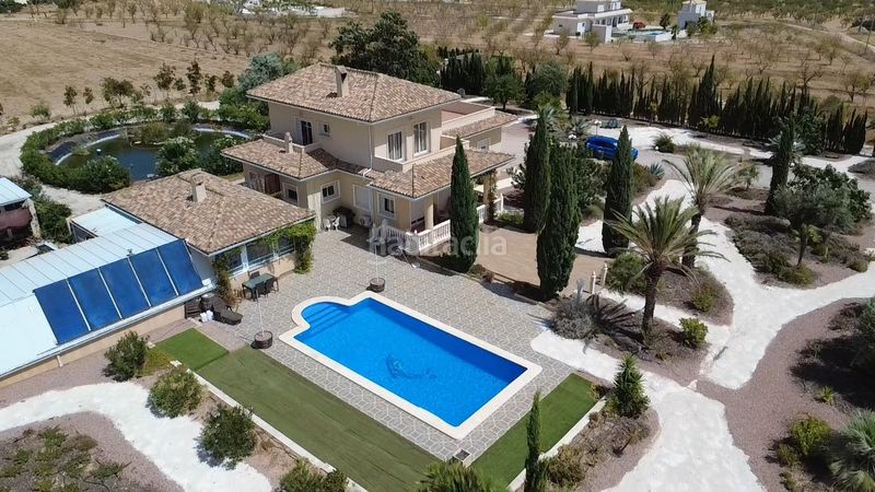 Foto eae0e72d-c5f2-4554-8618-31c4e1bfa6f2. Casa amb aparcament a Pinoso