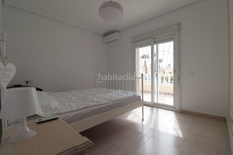 Foto c37a9ce8-3900-42b9-b71f-7cb48df9f99d. Casa adossada a Benijófar