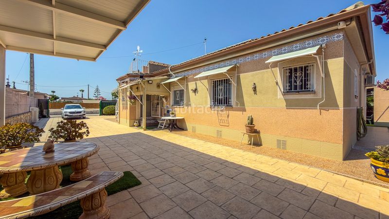 Foto bf10c2b6-40e0-4f5c-8a83-43604a135828. Casa amb aparcament a Catral