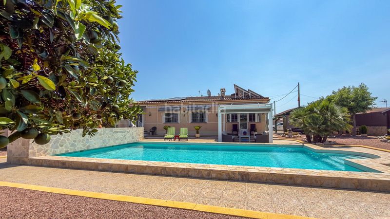 Foto e5f8a0ba-65fe-4b80-8f96-62d0c965ace0. Casa amb aparcament a Catral