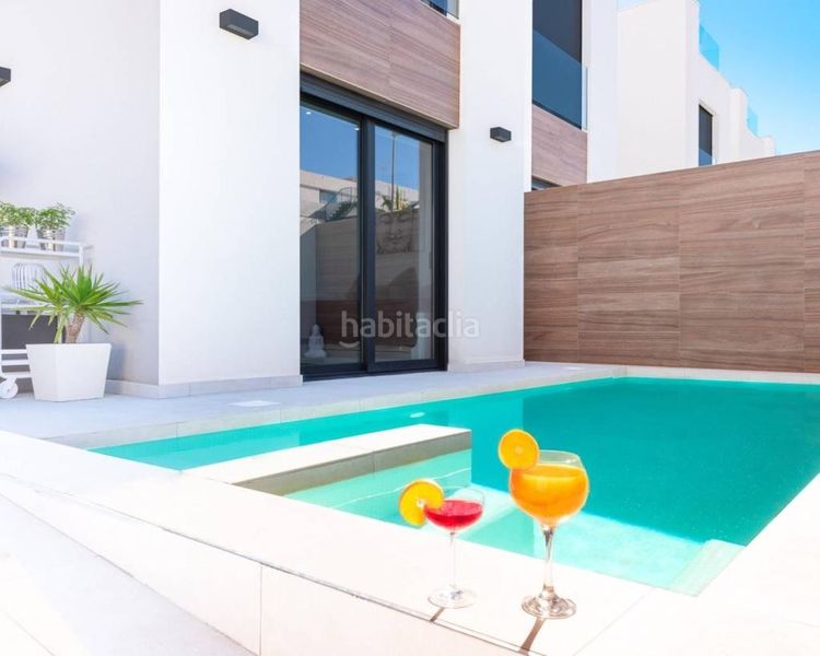 Foto 57f7d757-c637-46b6-a3a7-a0d05ef8d5d1. Casa amb piscina a Benijófar