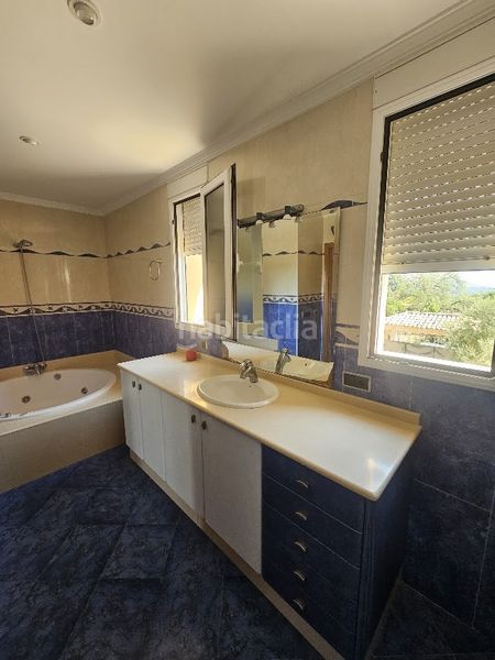 Foto f555f9fc-8b50-4066-968c-fd642b5fc942. Casa amb aparcament piscina a Enguera