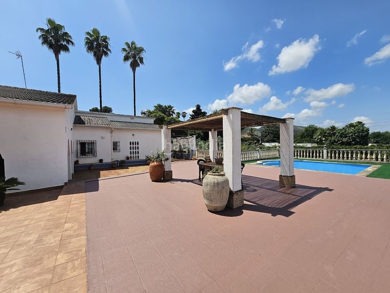 Foto d89c1ae4-25de-4aa1-b3fb-430bfd129265. Masia amb aparcament piscina a Canals