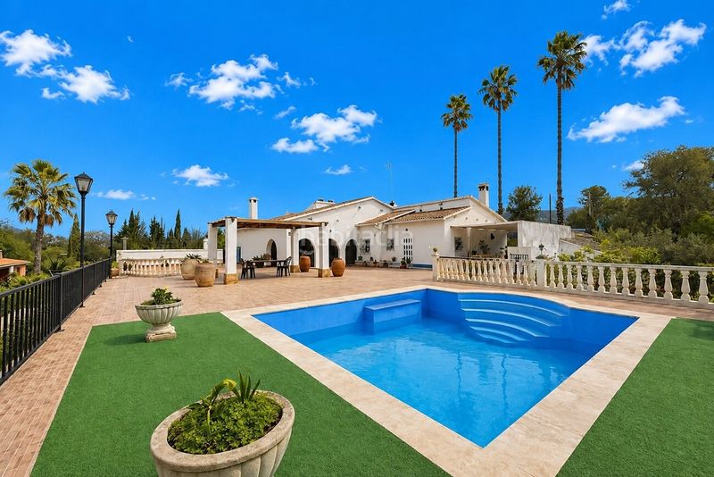 Foto f8acdb60-e44a-42ef-847d-a08053310bf4. Masia amb aparcament piscina a Canals