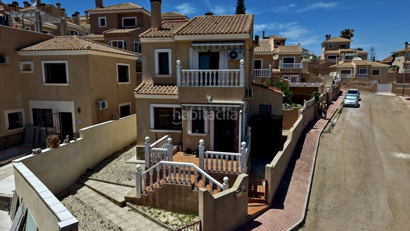 Foto 40bab3d1-1c3a-4697-9e3a-3822073f81e4. Casa amb aparcament a Playa Flamenca Orihuela