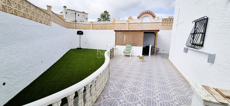 Foto 1b8217f8-c994-41cd-87c7-68ca73d9c64e. Casa amb aparcament a Playa Flamenca Orihuela
