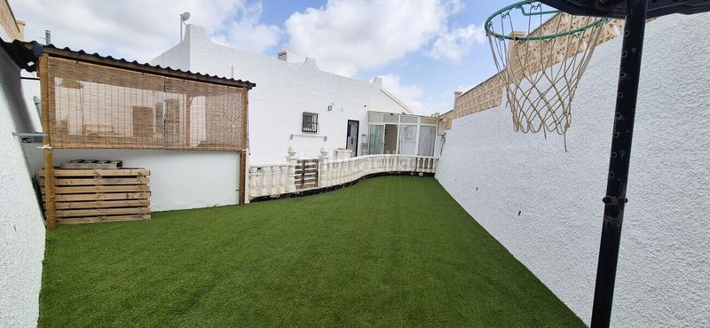 Foto aee51faa-8cff-4bc6-854c-65692f4ee804. Casa amb aparcament a Playa Flamenca Orihuela