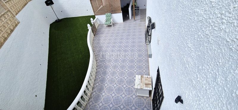 Foto cf84ac08-00a1-4ed2-9c33-2827985f0343. Casa amb aparcament a Playa Flamenca Orihuela