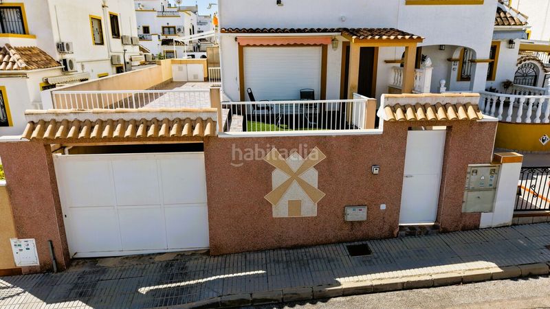 Foto a4593226-d87d-4bfc-87aa-c338092f91dc. Casa amb aparcament a Playa Flamenca Orihuela