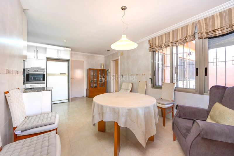 Foto 8b8b44d0-e8a2-4bbe-8e7a-5d9ac0711b04. Casa amb aparcament a Benejúzar