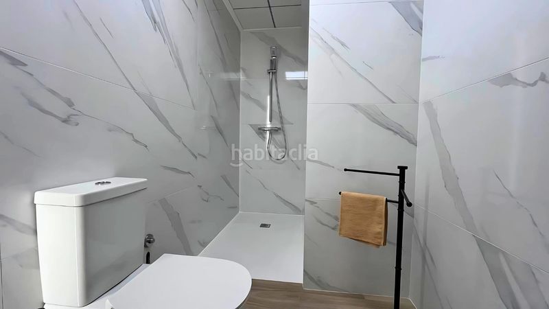 Foto 0d364ff0-7ac5-4122-bb67-8558b8012a74. Casa adossada amb piscina a Cortes-Huertas Madrid