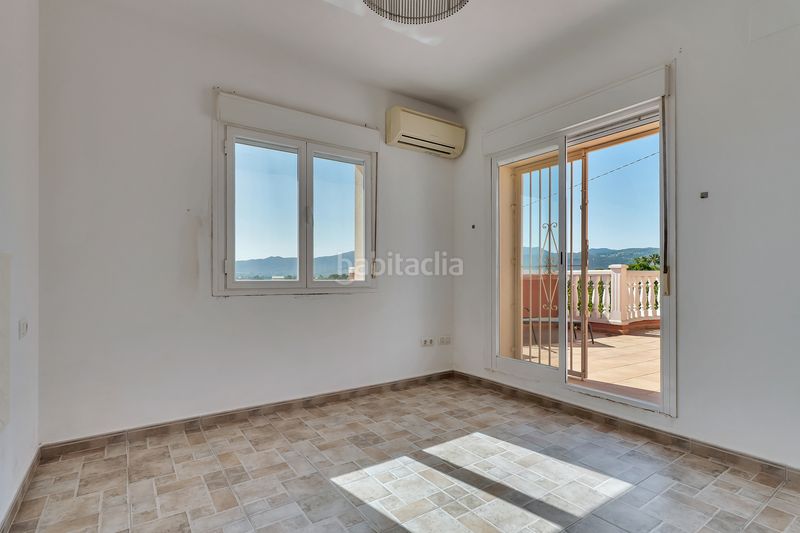Foto 104f7fb4-78a8-4b5a-bc34-c52994326d78. Casa amb piscina a Beniarbeig