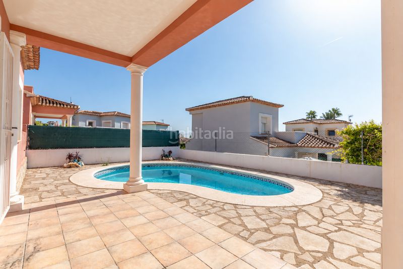 Foto 144b3c7a-4718-4216-ac56-66d41a327cef. Casa amb piscina a Beniarbeig