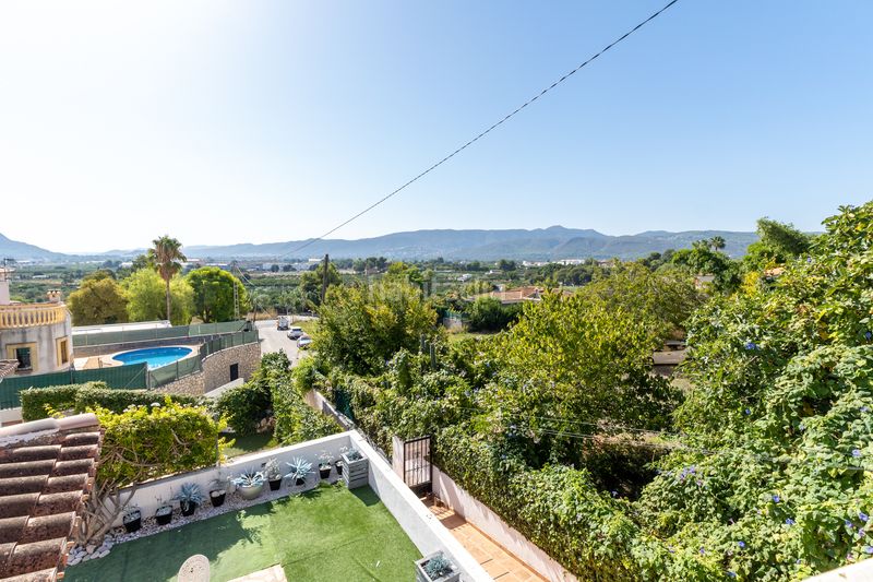 Foto 5422bddb-d8ea-4560-8891-85f6f97dfc80. Casa amb piscina a Beniarbeig