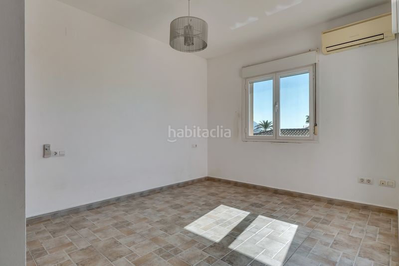 Foto ec969d9a-7405-4555-8a4b-03a0bdd03f28. Casa amb piscina a Beniarbeig