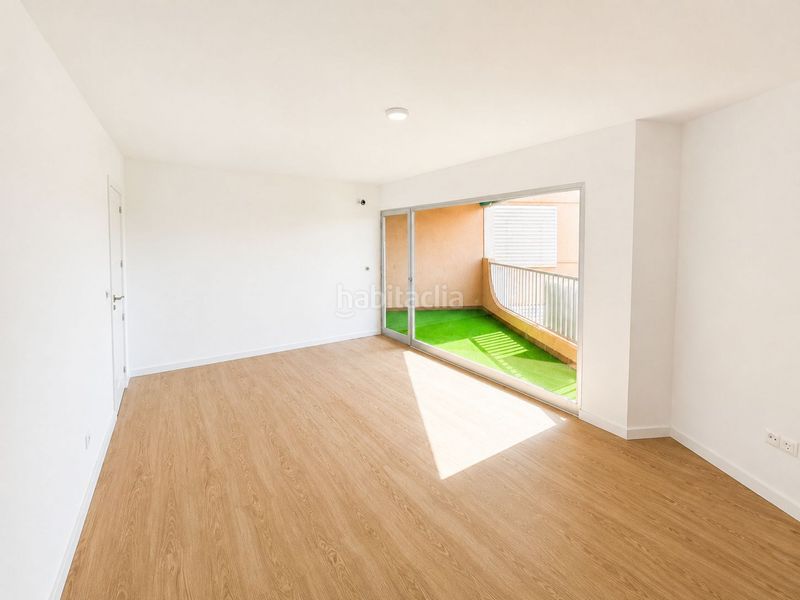 Foto c0a83550-d3fa-410c-8fa1-70273be26893. Apartament amb piscina a La Zenia Orihuela