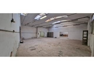 Local commercial à Don manuel lorenzo pardo 6. Local en venta zona cesáreo alierta