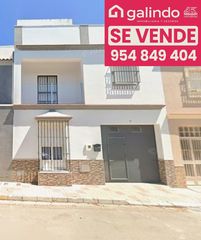 Bauernhof in Paradas. Avenida de los carrascales 11