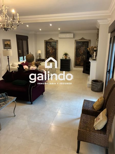 Foto cd452b3d-c7ad-4ffc-be1b-9d0a0f30f66a. Chalet calle madrid 9 en Marchena