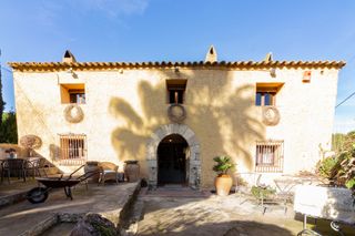 Chalet in Subirats. Casa en venta en calle moreres, subirats