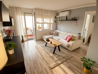 Etagenwohnung  Passeig de can ferrer del mas. Piso de 86 m² útiles, de cuatro habitaciones y ascensor, a la ve