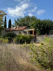 Maison  Camí de masmolets-sud. Masia amb molta terra i horta
