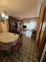 Pis a Passeig de l'estaci� 36. Pis molt ben situat ideal per fam�lies