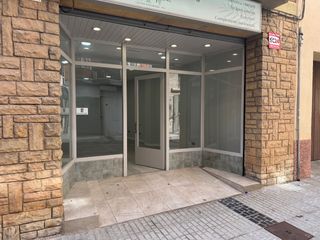 Rent Business premise in Carrer de lluís carulla 39. Local lluminós i en molt bon estat