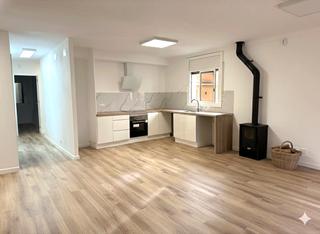 Etagenwohnung  Carrer besalú. Pis en venda totalment reformat a llançà – l’alt empordà / compl